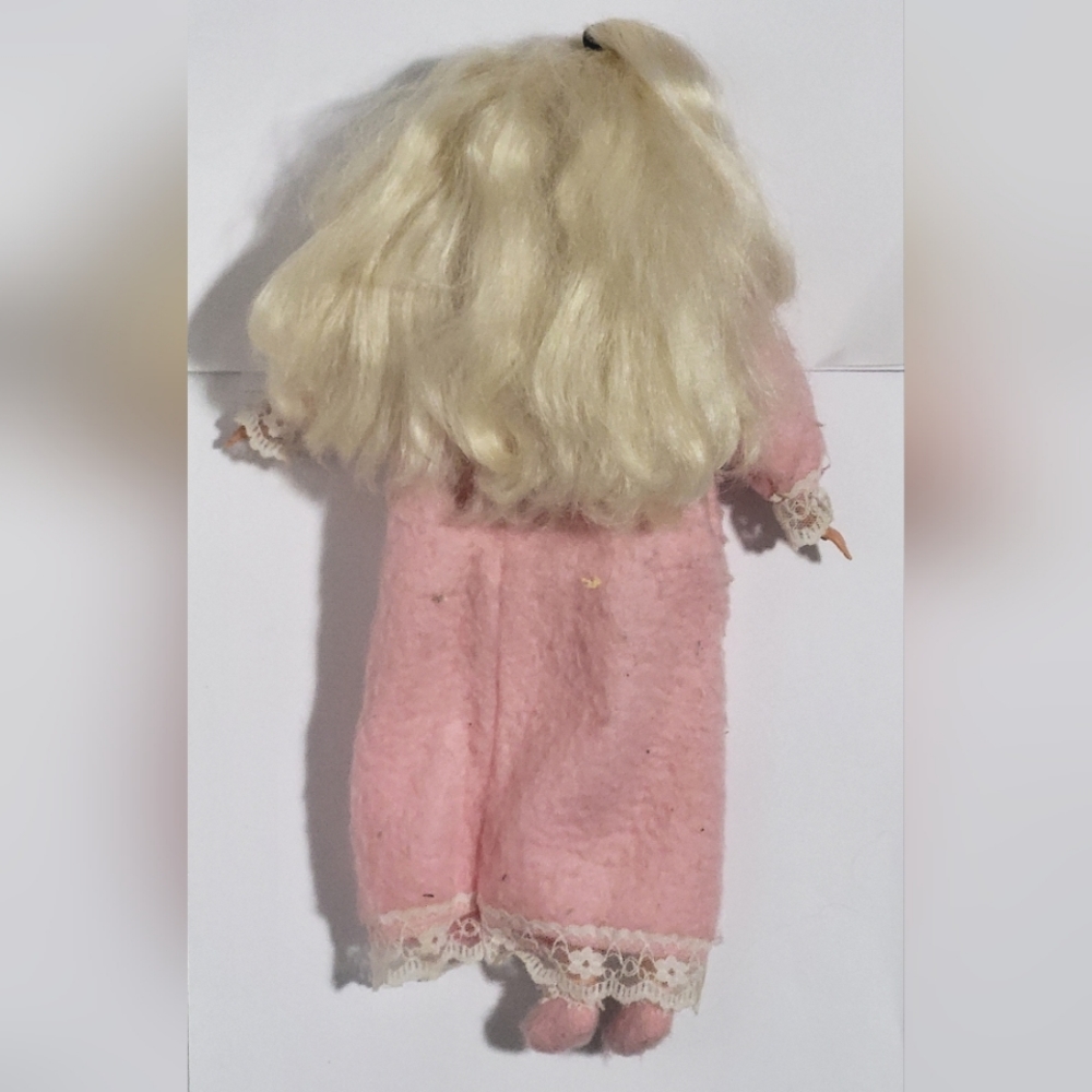 Vintage 1993 Bedtime Barbie - Picture 3 of 8